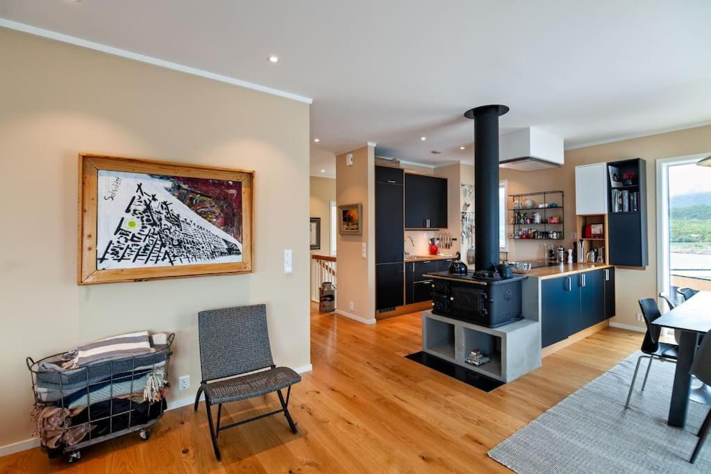 Amazing Seaview Lodge, Kabelvag Bagian luar foto
