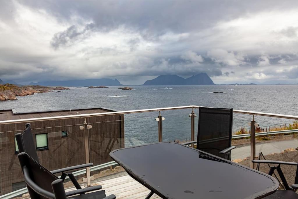 Amazing Seaview Lodge, Kabelvag Bagian luar foto