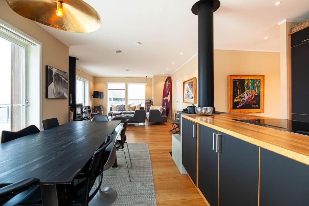 Amazing Seaview Lodge, Kabelvag Bagian luar foto