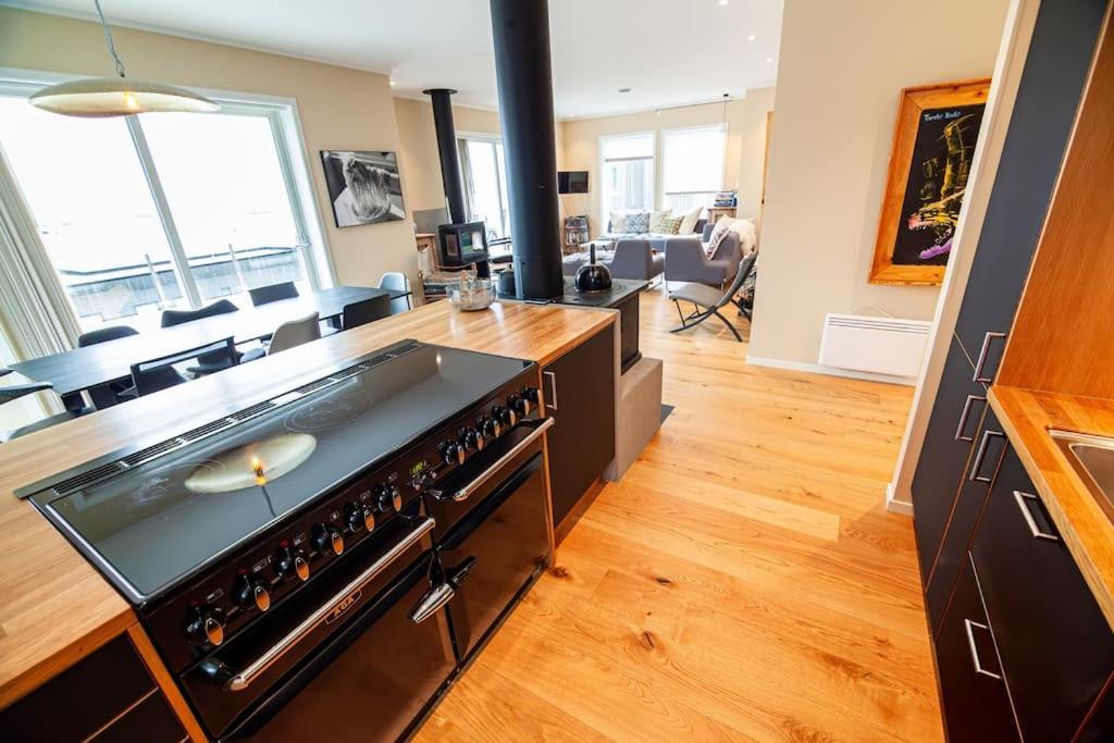 Amazing Seaview Lodge, Kabelvag Bagian luar foto
